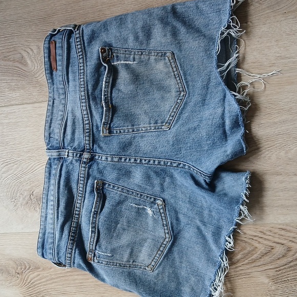 Pilcro ANTHROPOLOGIE  Denium Cut Off Shorts - Picture 4 of 4